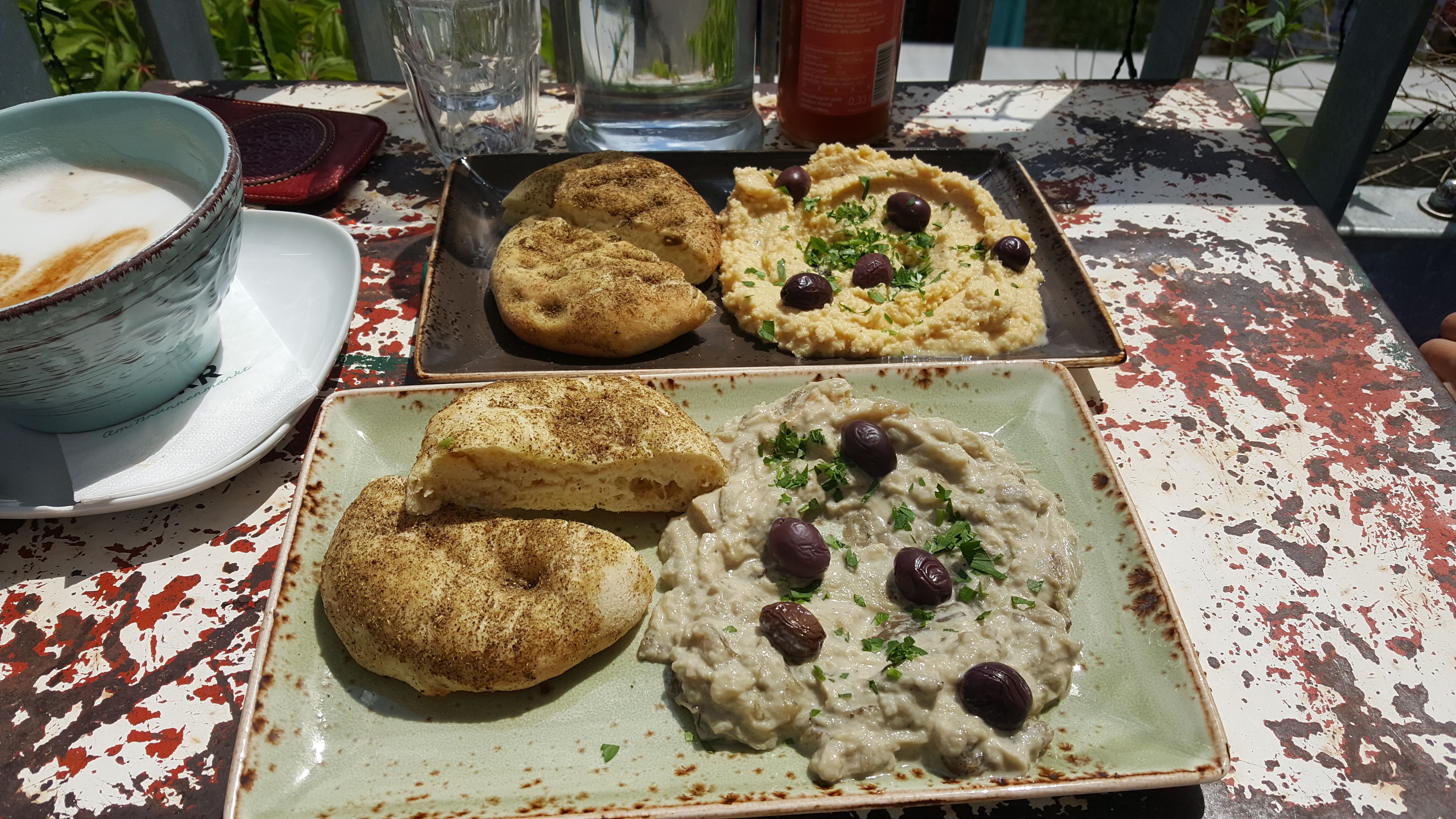 Hummus und Babaganoush, Wirr, Wien