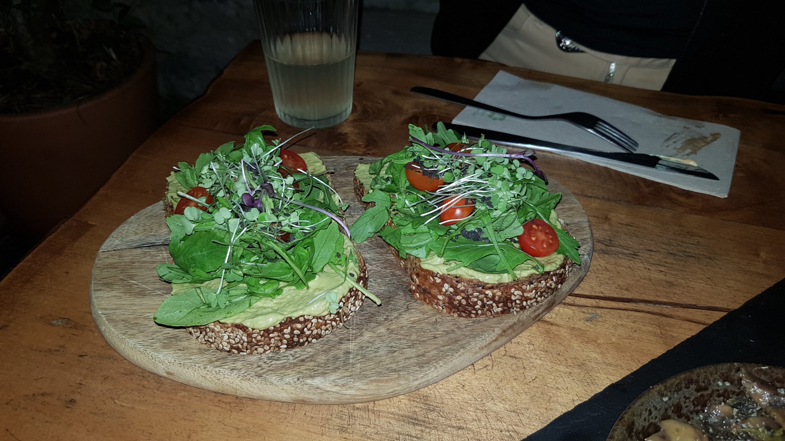 Avocado Taost, Apuro, Porto